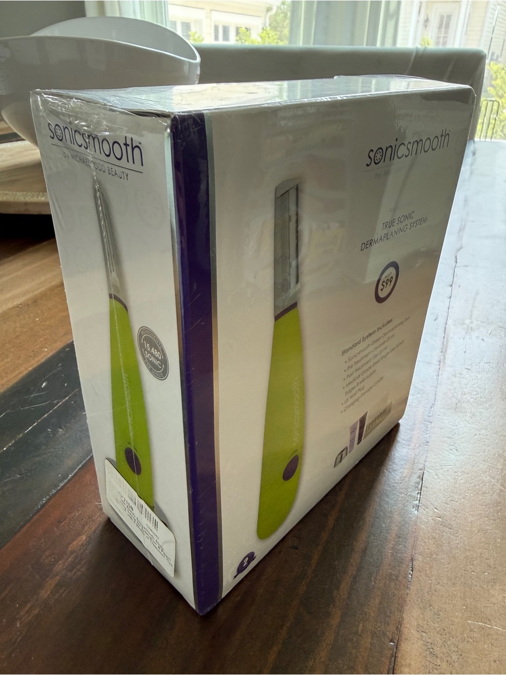 SonicSmooth True Sonic Dermaplaning System - Lime Green - Picture 4 of 5
